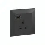 ليجراند - فيش مفرد مع مدخل USB نوع A (بلانكو اس) - 13 وات - اسود - 617757